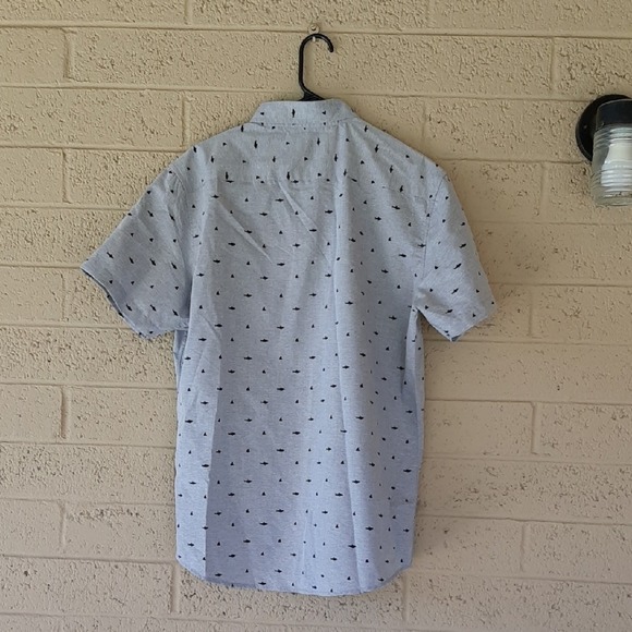 Gray Casual Button Down Shirt with Modern Pattern - Picture 4 of 5
